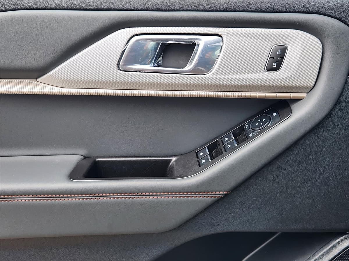 2026 Ford Explorer - Image 17