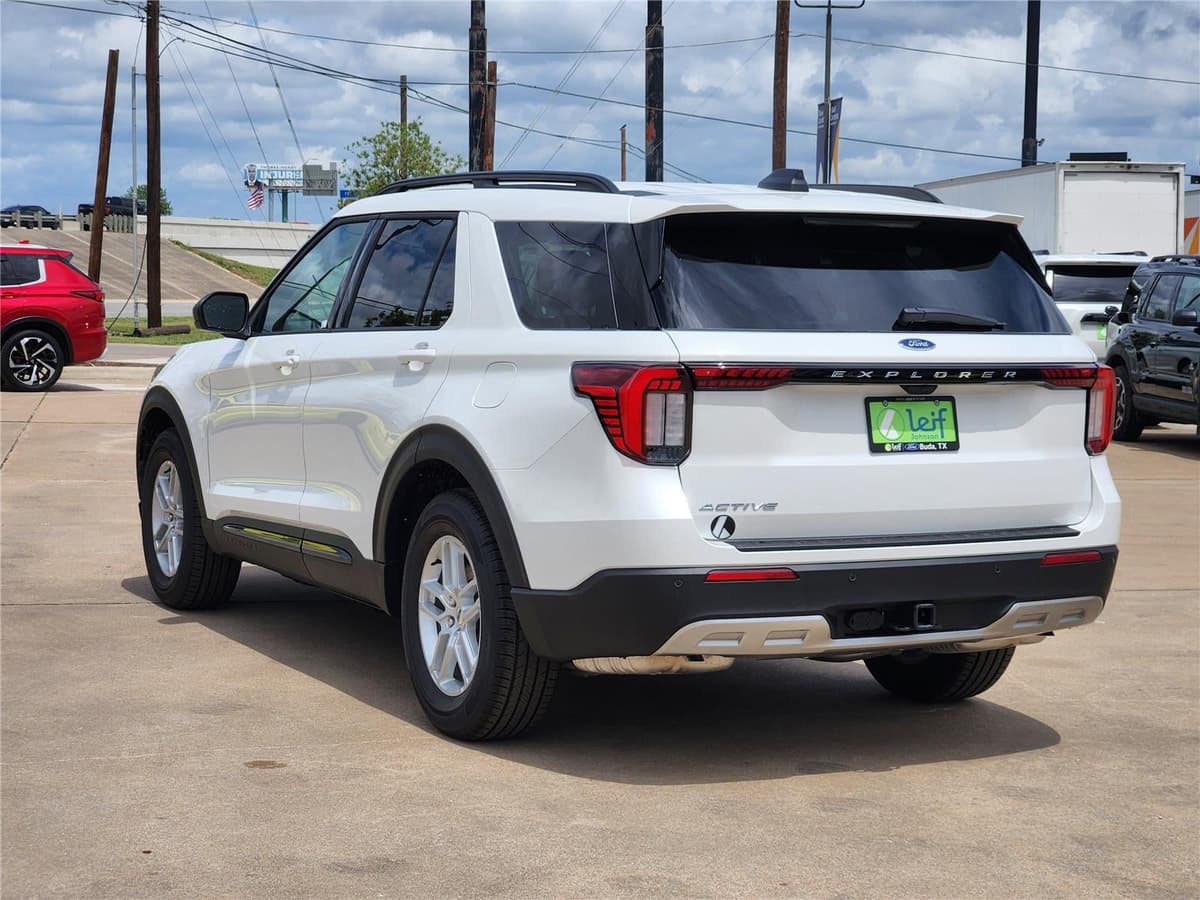 2026 Ford Explorer - Image 3