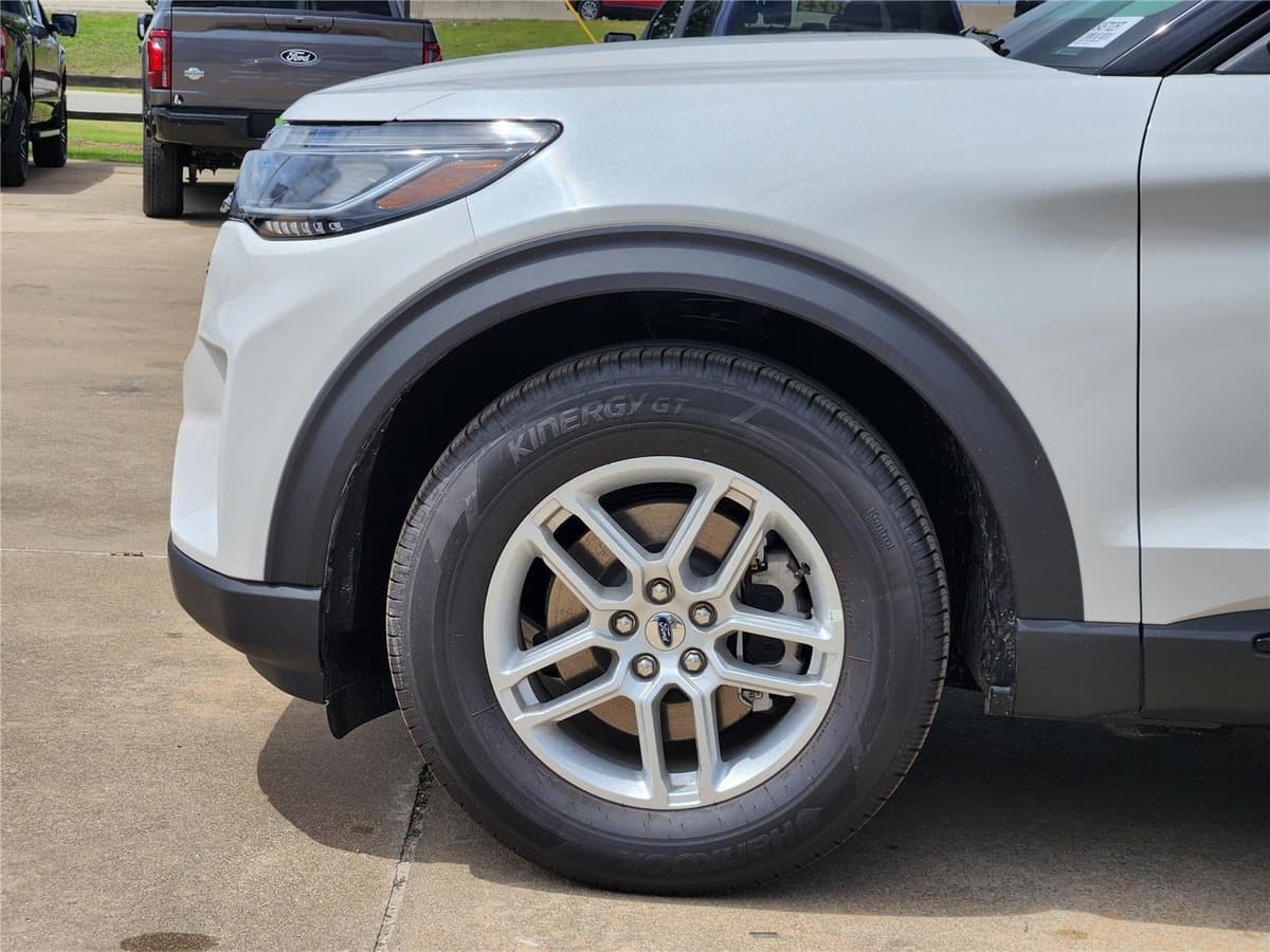 2026 Ford Explorer - Image 6