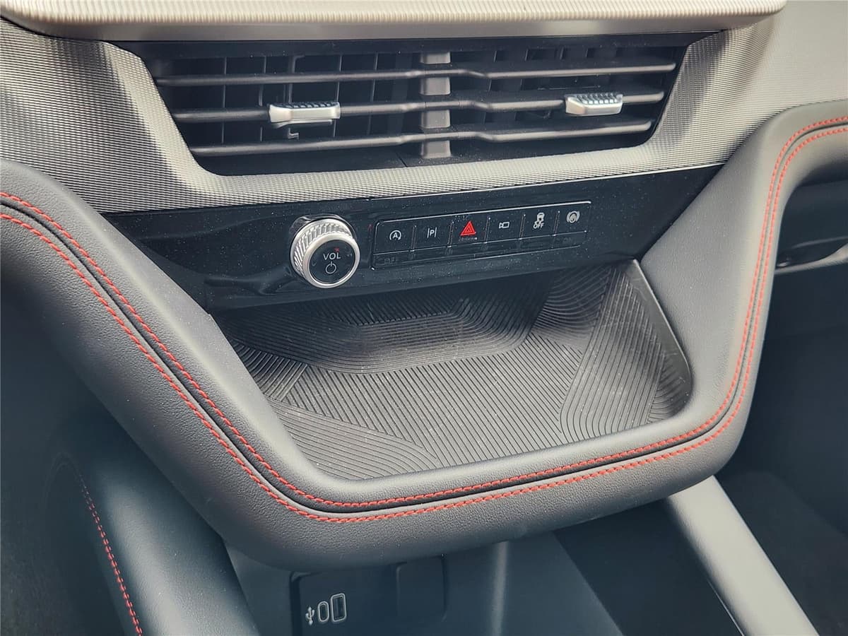 2026 Ford Explorer - Image 14