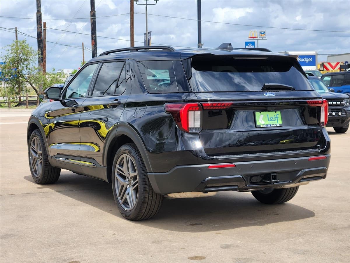 2026 Ford Explorer - Image 3