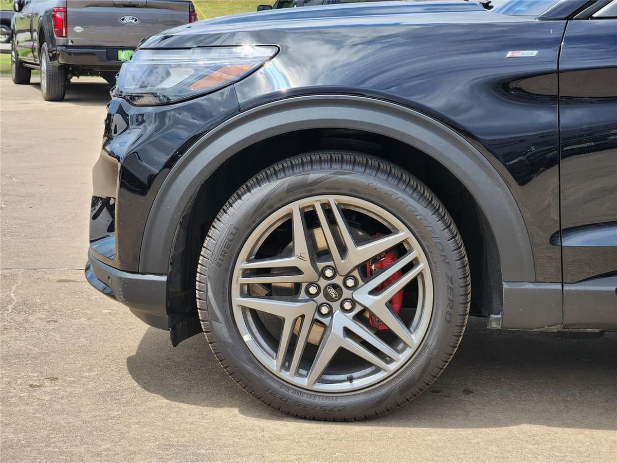 2026 Ford Explorer - Image 6