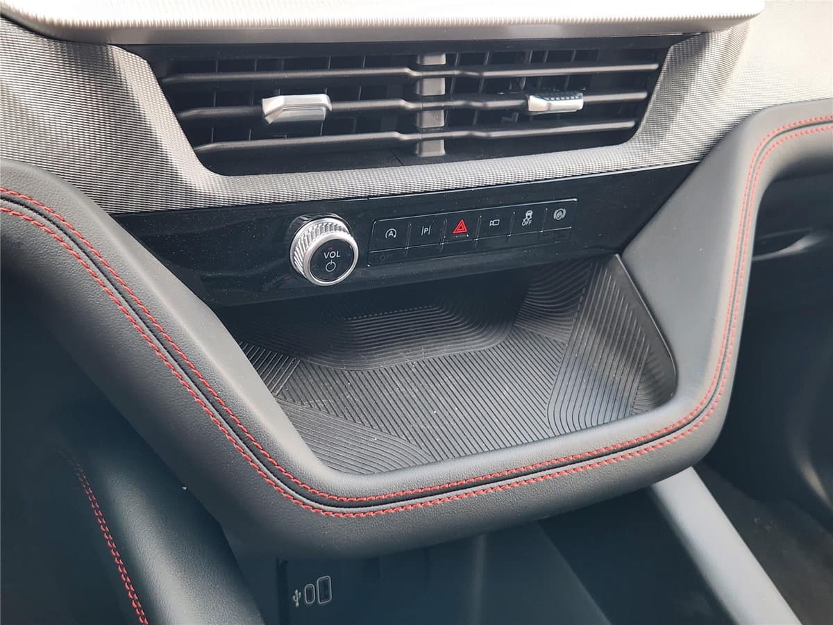 2026 Ford Explorer - Image 14