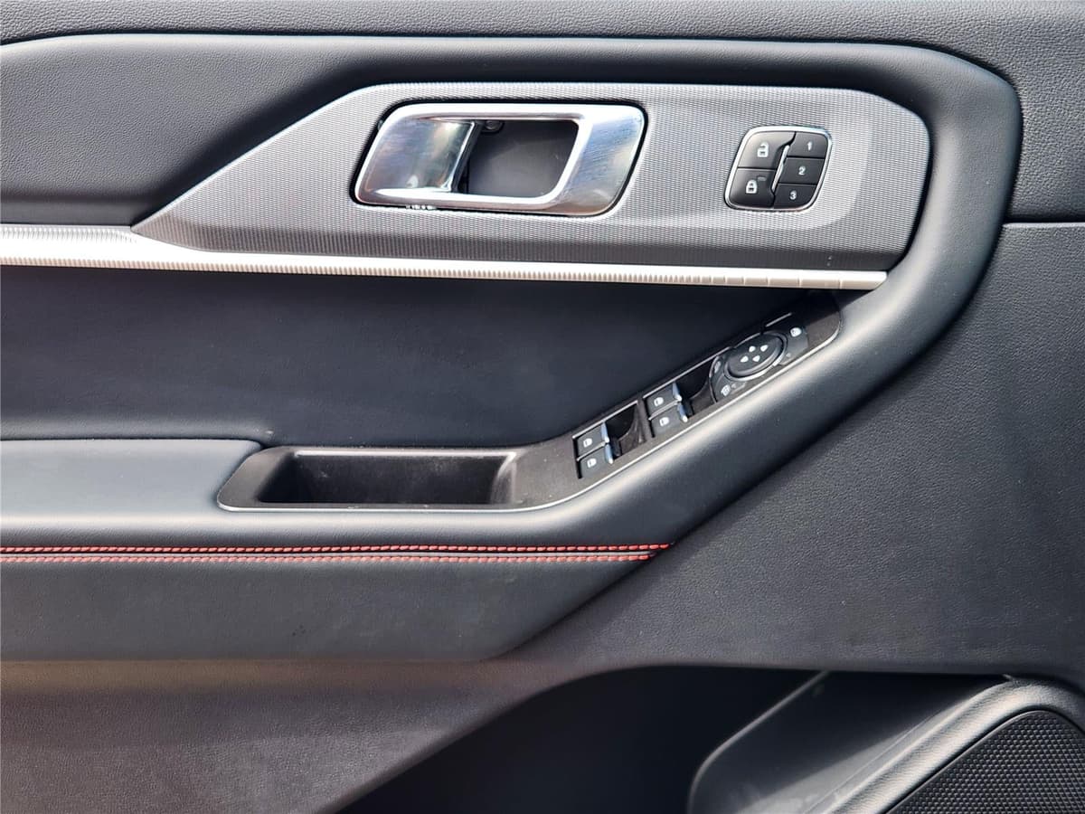 2026 Ford Explorer - Image 17