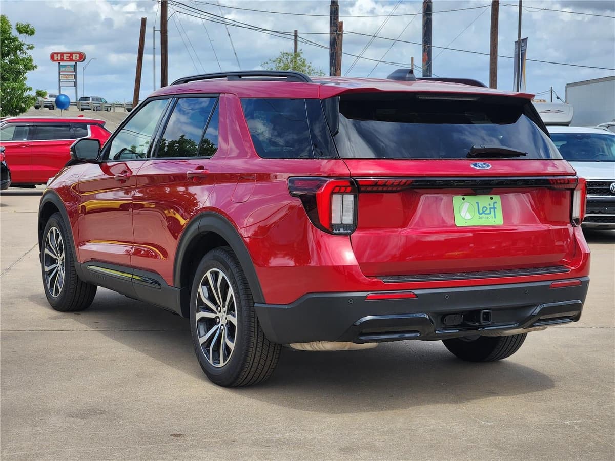 2026 Ford Explorer - Image 3