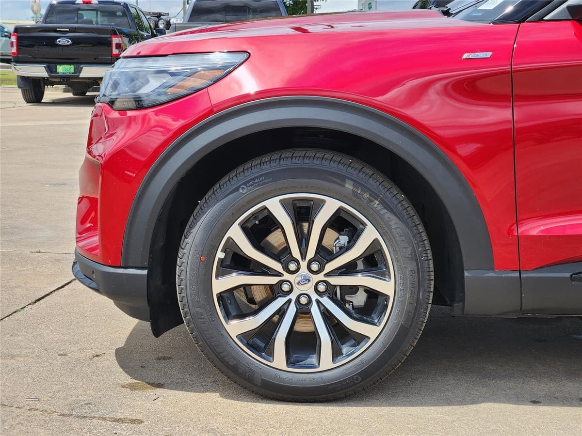2026 Ford Explorer - Image 6