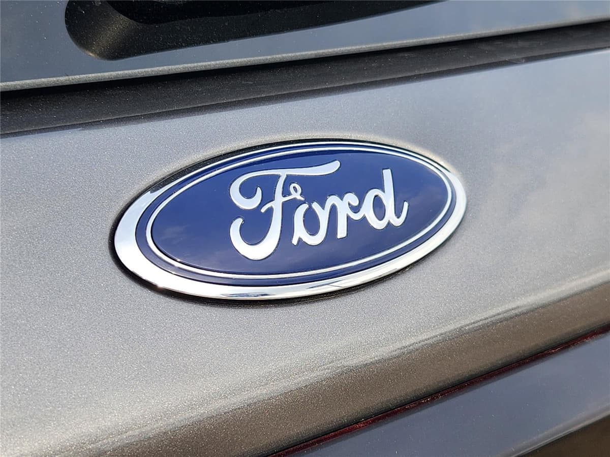 2025 Ford Explorer - Image 10