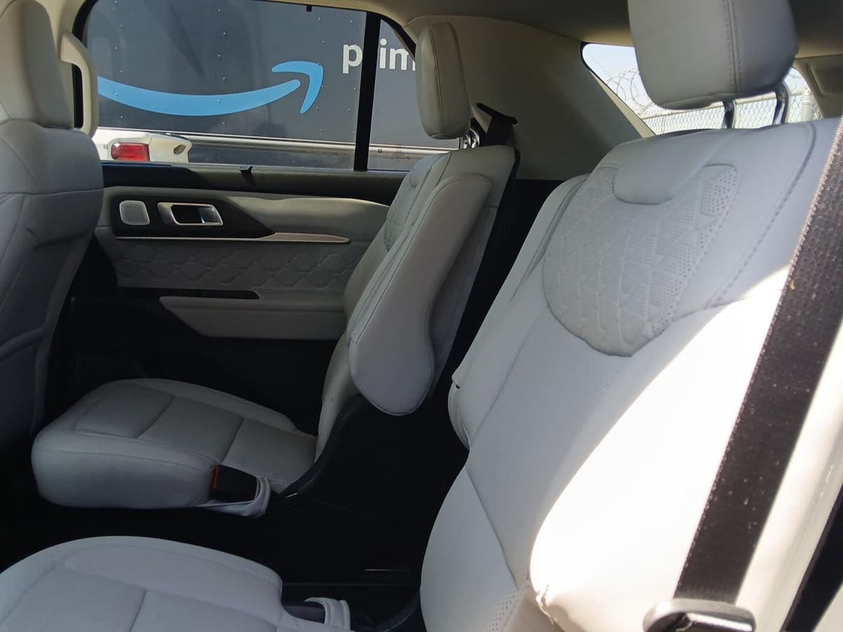 2025 Ford Explorer - Image 14