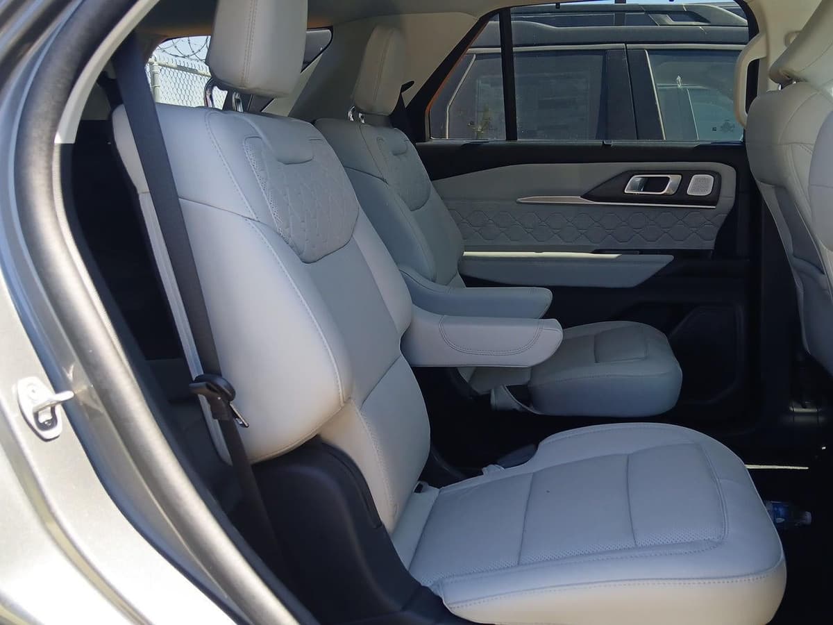 2025 Ford Explorer - Image 15