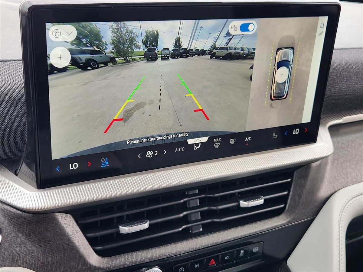 2025 Ford Explorer - Image 17