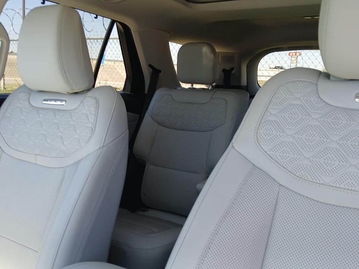 2025 Ford Explorer - Image 18