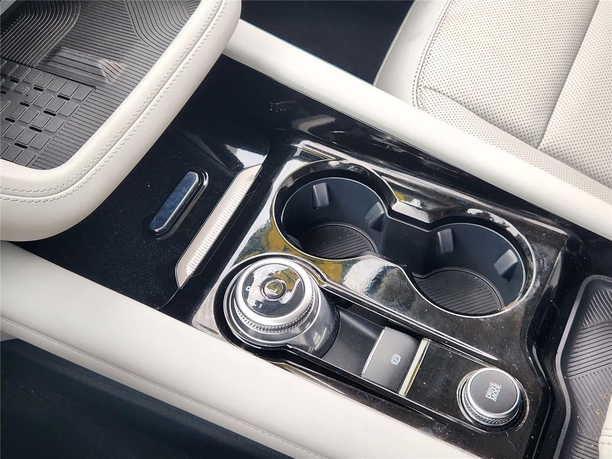 2025 Ford Explorer - Image 20