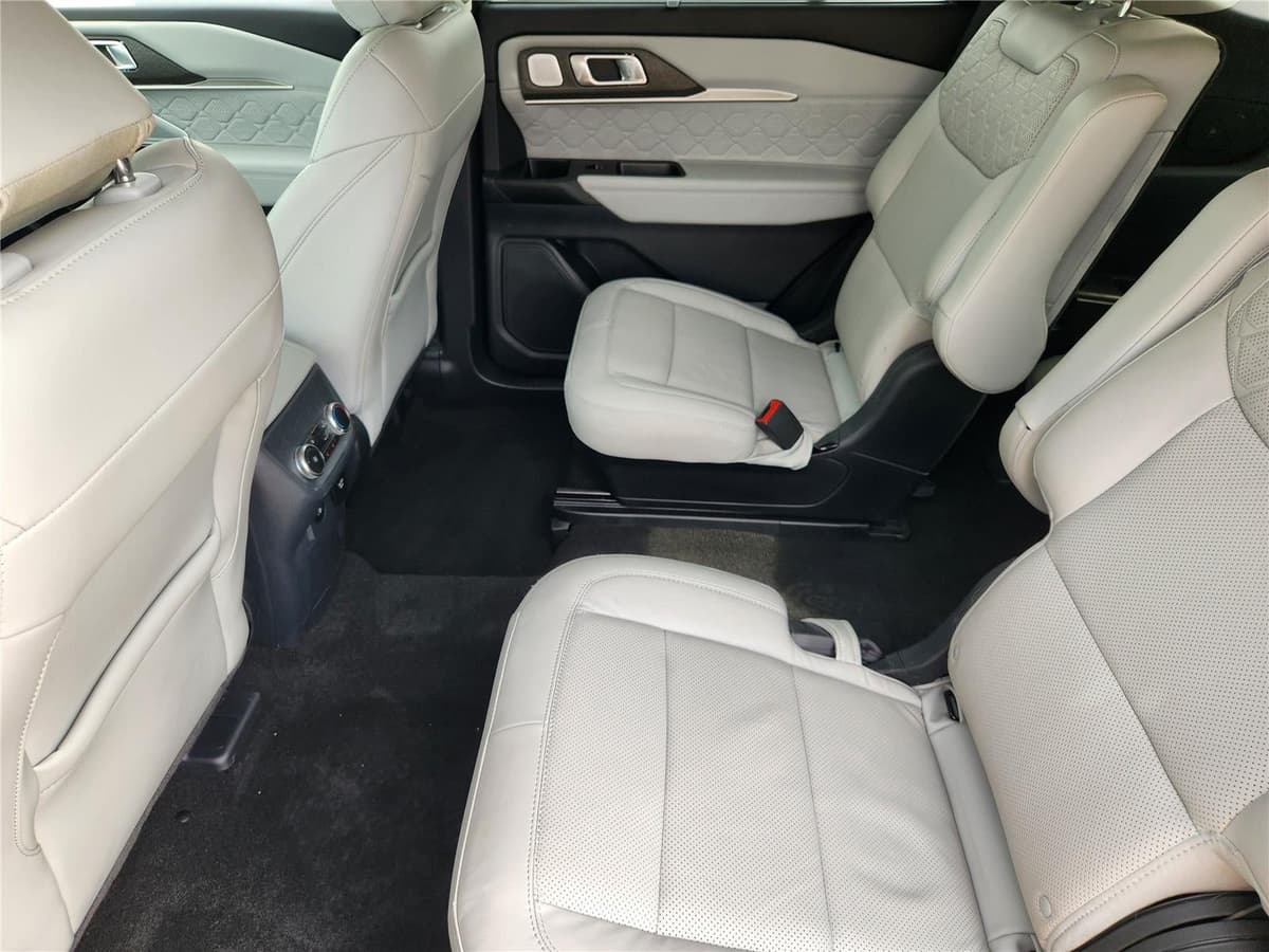 2025 Ford Explorer - Image 26
