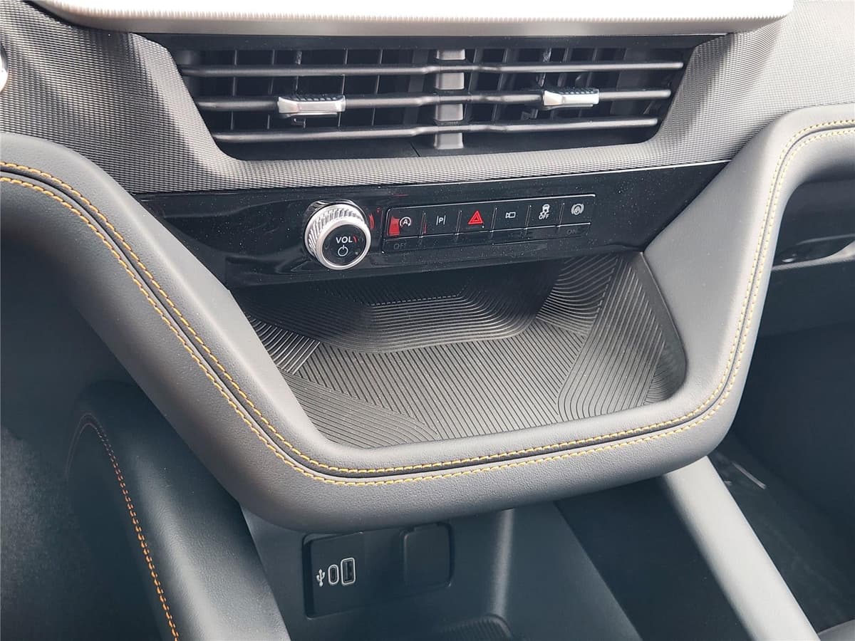 2026 Ford Explorer - Image 14