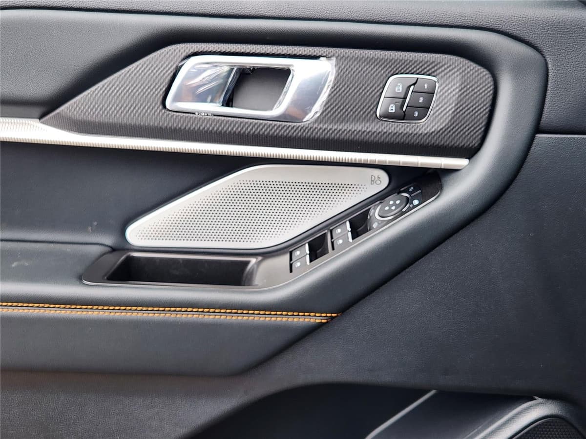 2026 Ford Explorer - Image 17