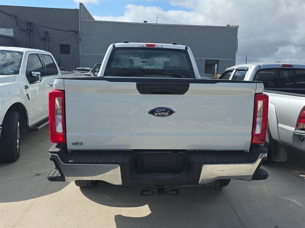 2025 Ford Super Duty F-250 - Image 10