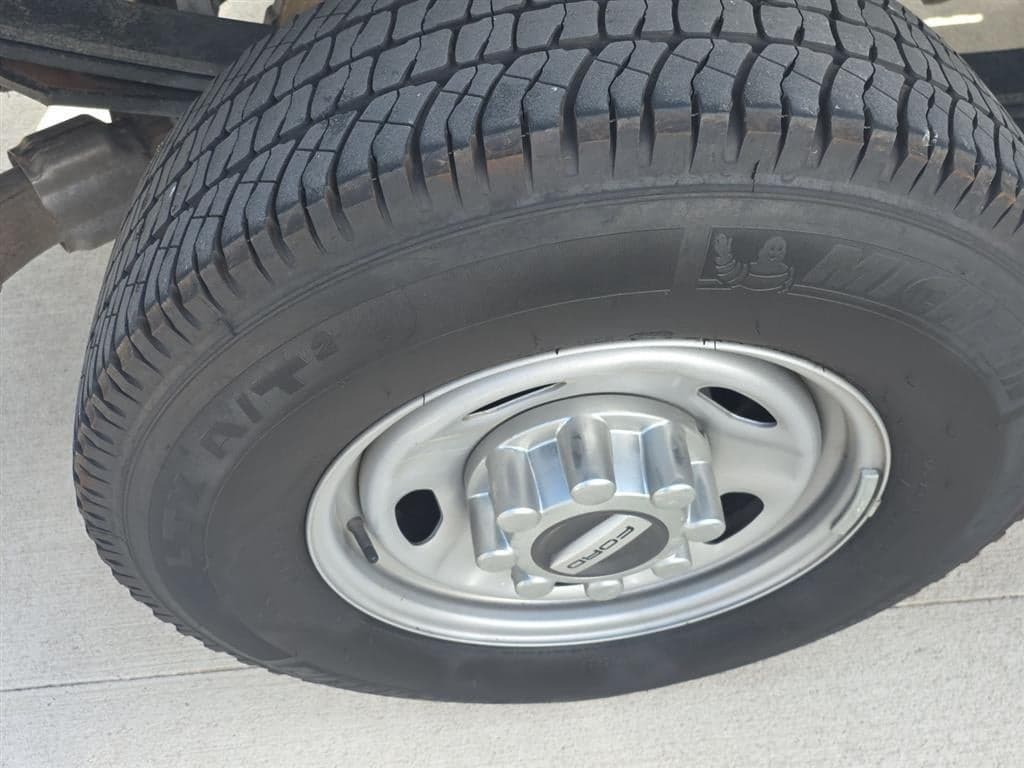 2025 Ford Super Duty F-250 - Image 12