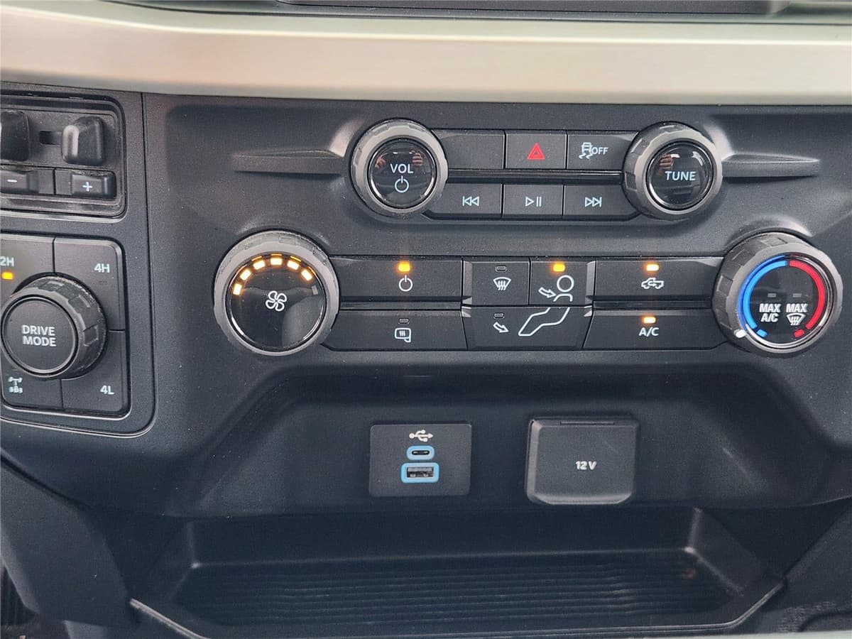 2025 Ford Super Duty F-250 - Image 21