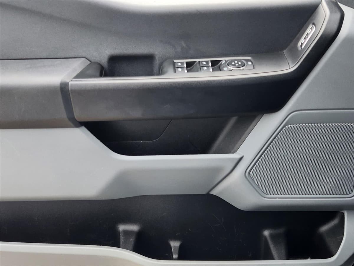 2025 Ford Super Duty F-250 - Image 24