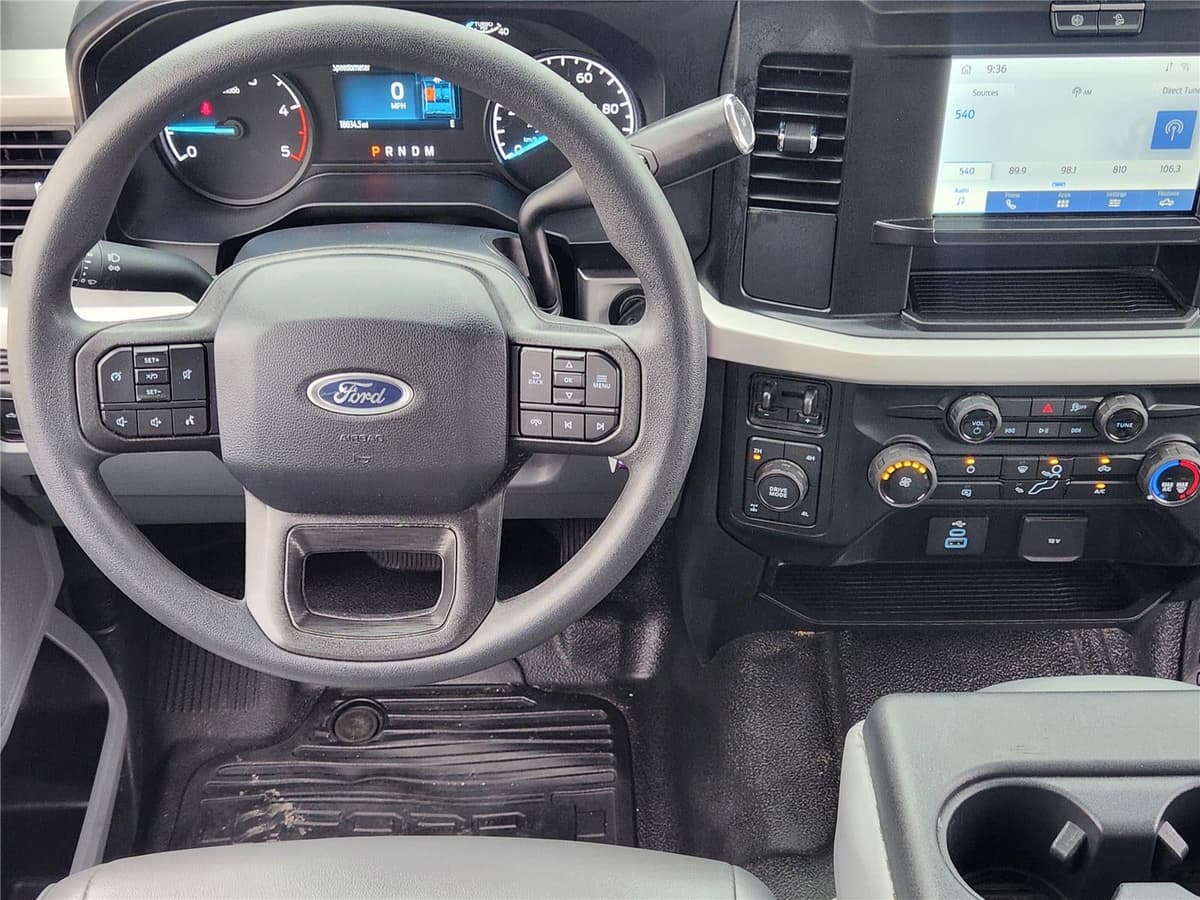 2025 Ford Super Duty F-250 - Image 27