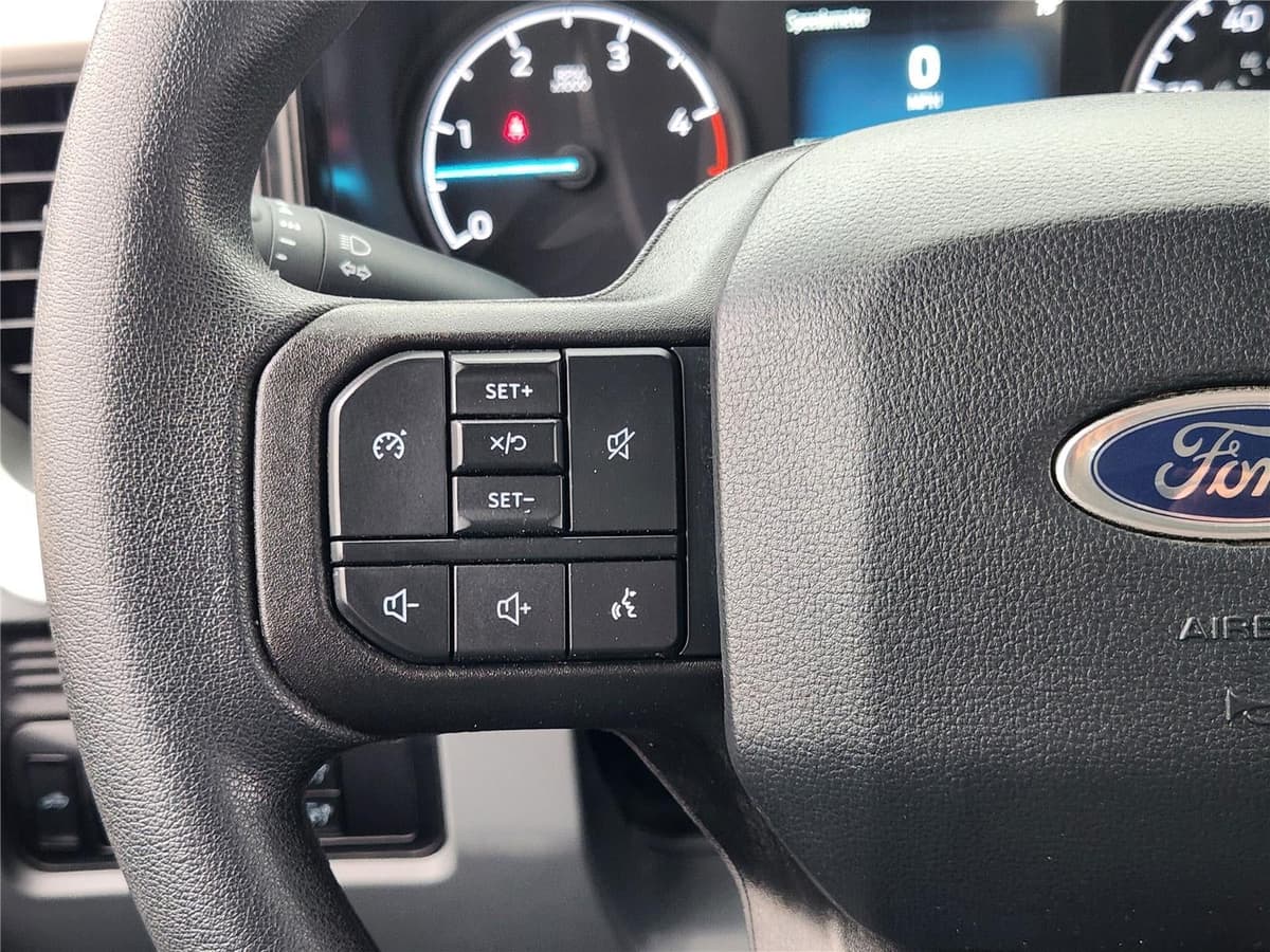 2025 Ford Super Duty F-250 - Image 28