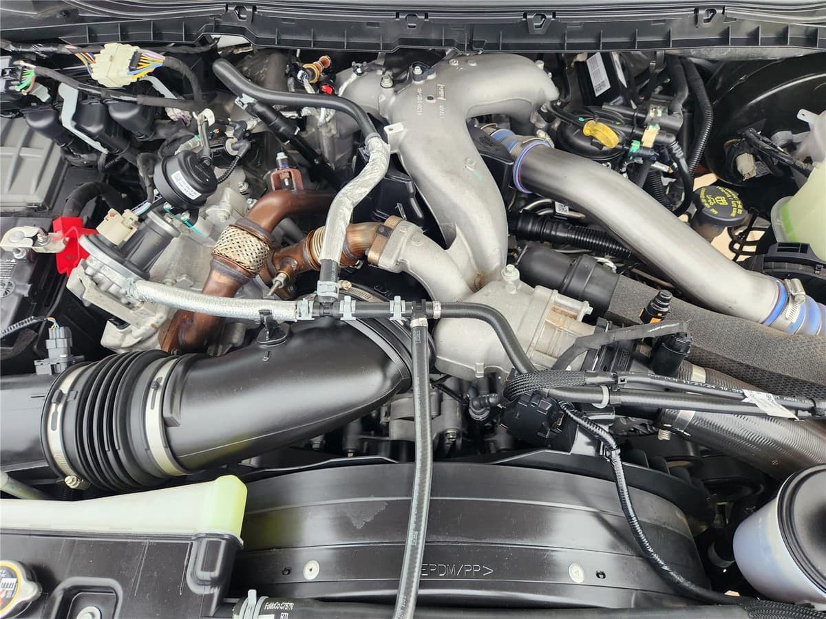 2025 Ford Super Duty F-250 - Image 32