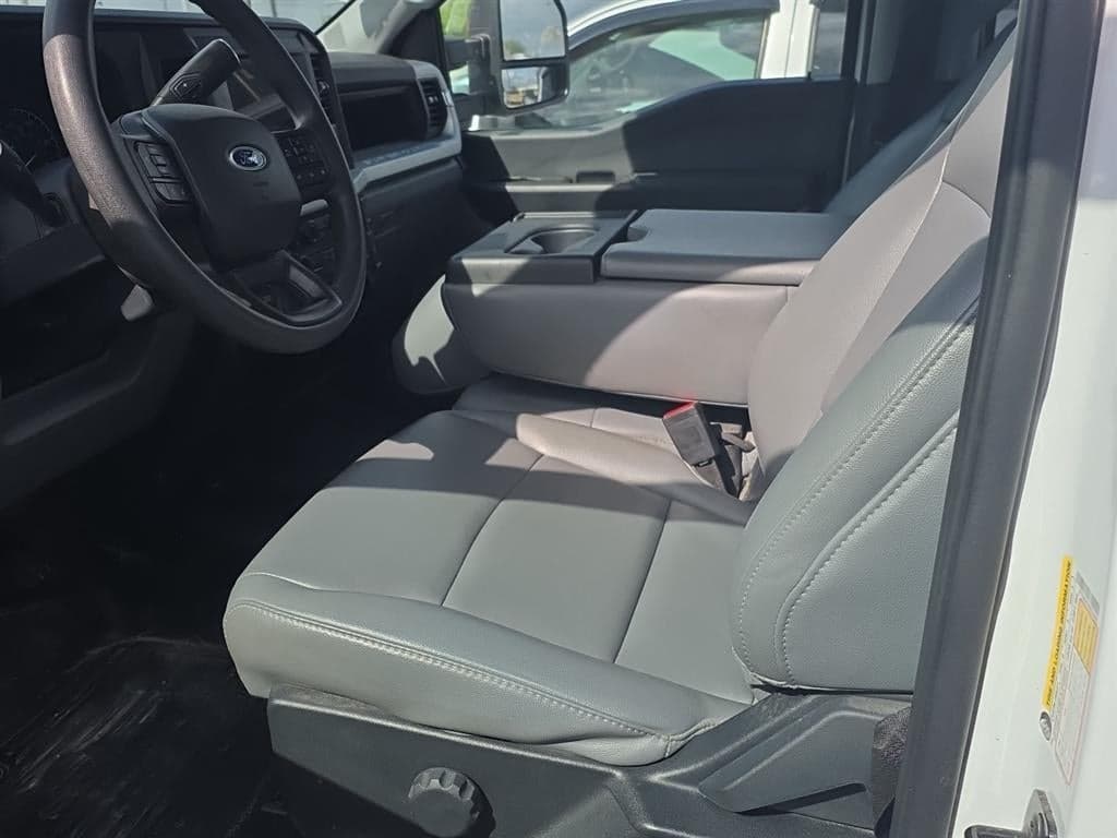 2025 Ford Super Duty F-250 - Image 6