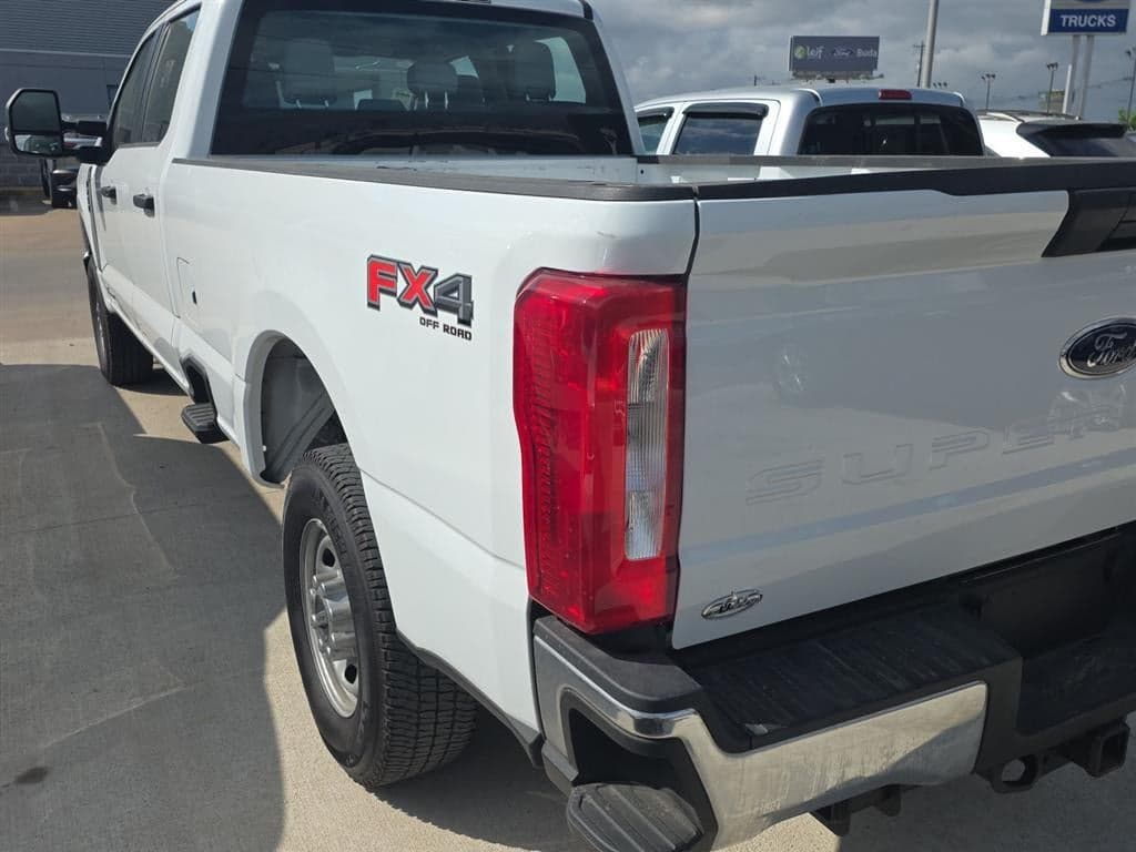 2025 Ford Super Duty F-250 - Image 9