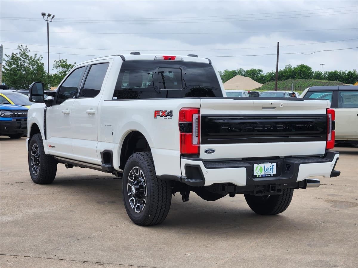 2026 Ford Super Duty F-250 - Image 3