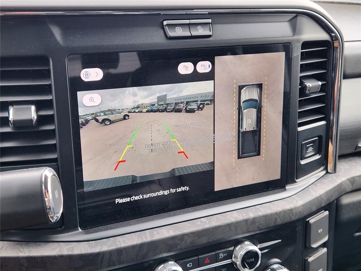 2025 Ford Super Duty F-250 - Image 13