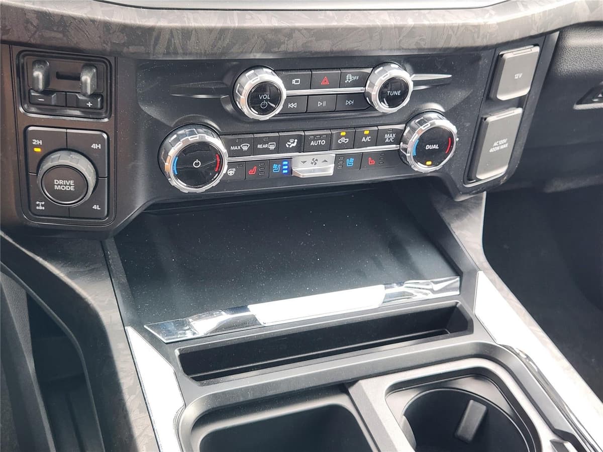 2025 Ford Super Duty F-250 - Image 14