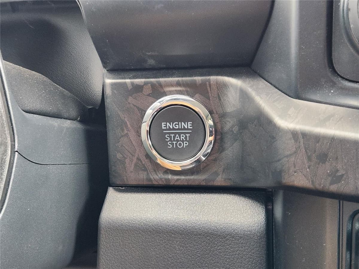 2025 Ford Super Duty F-250 - Image 17