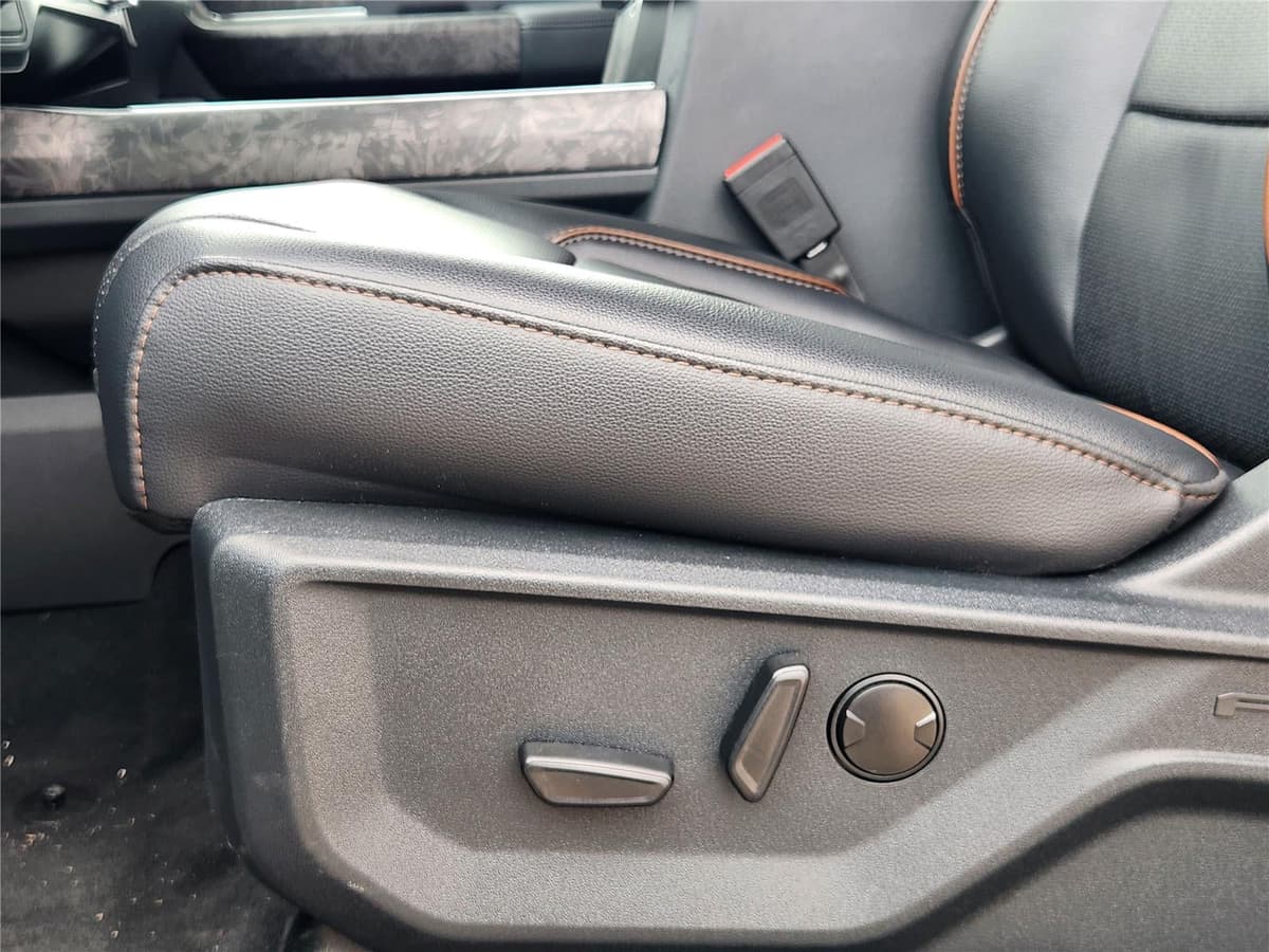 2025 Ford Super Duty F-250 - Image 19