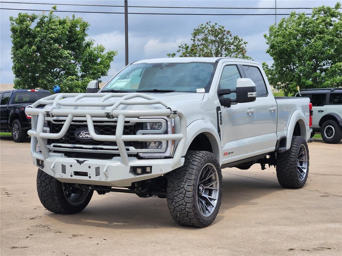 2025 Ford Super Duty F-250 - Image 2