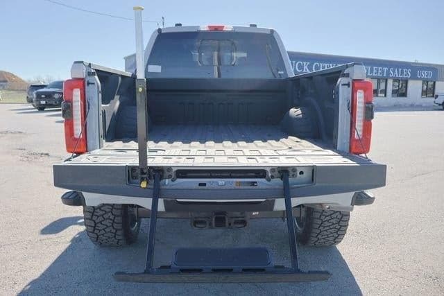 2025 Ford Super Duty F-250 - Image 25