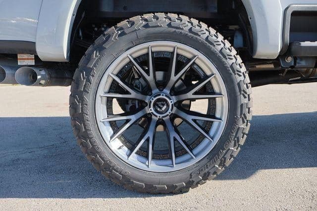 2025 Ford Super Duty F-250 - Image 27