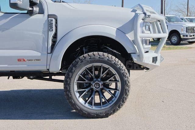 2025 Ford Super Duty F-250 - Image 29