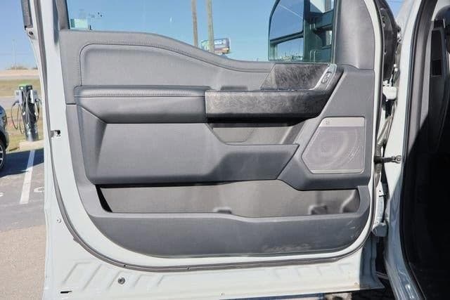 2025 Ford Super Duty F-250 - Image 32