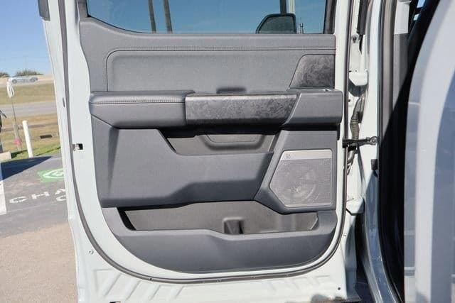 2025 Ford Super Duty F-250 - Image 48