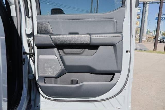 2025 Ford Super Duty F-250 - Image 53