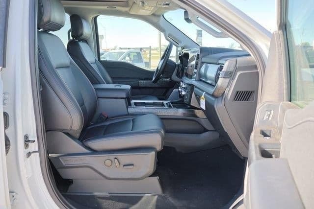 2025 Ford Super Duty F-250 - Image 58