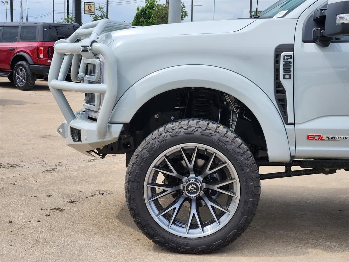 2025 Ford Super Duty F-250 - Image 6