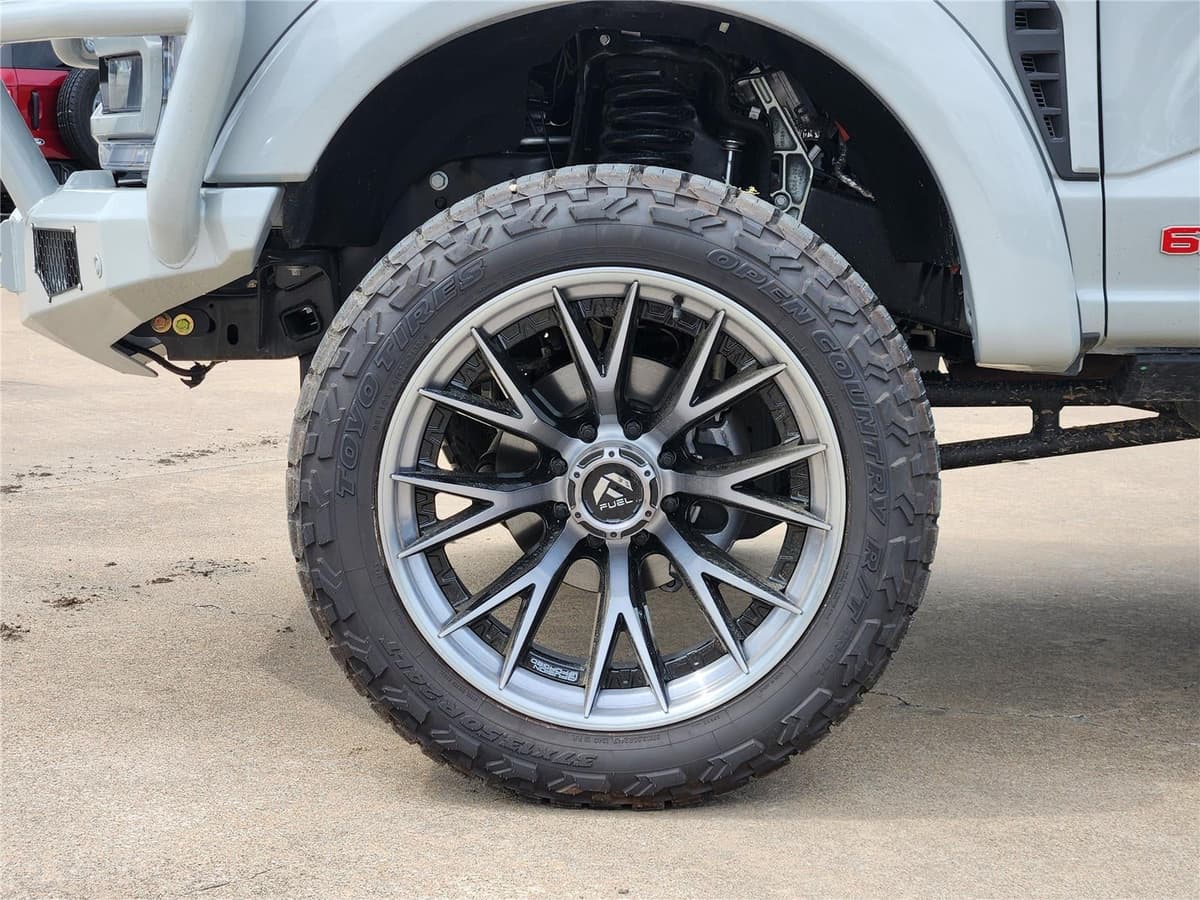 2025 Ford Super Duty F-250 - Image 7