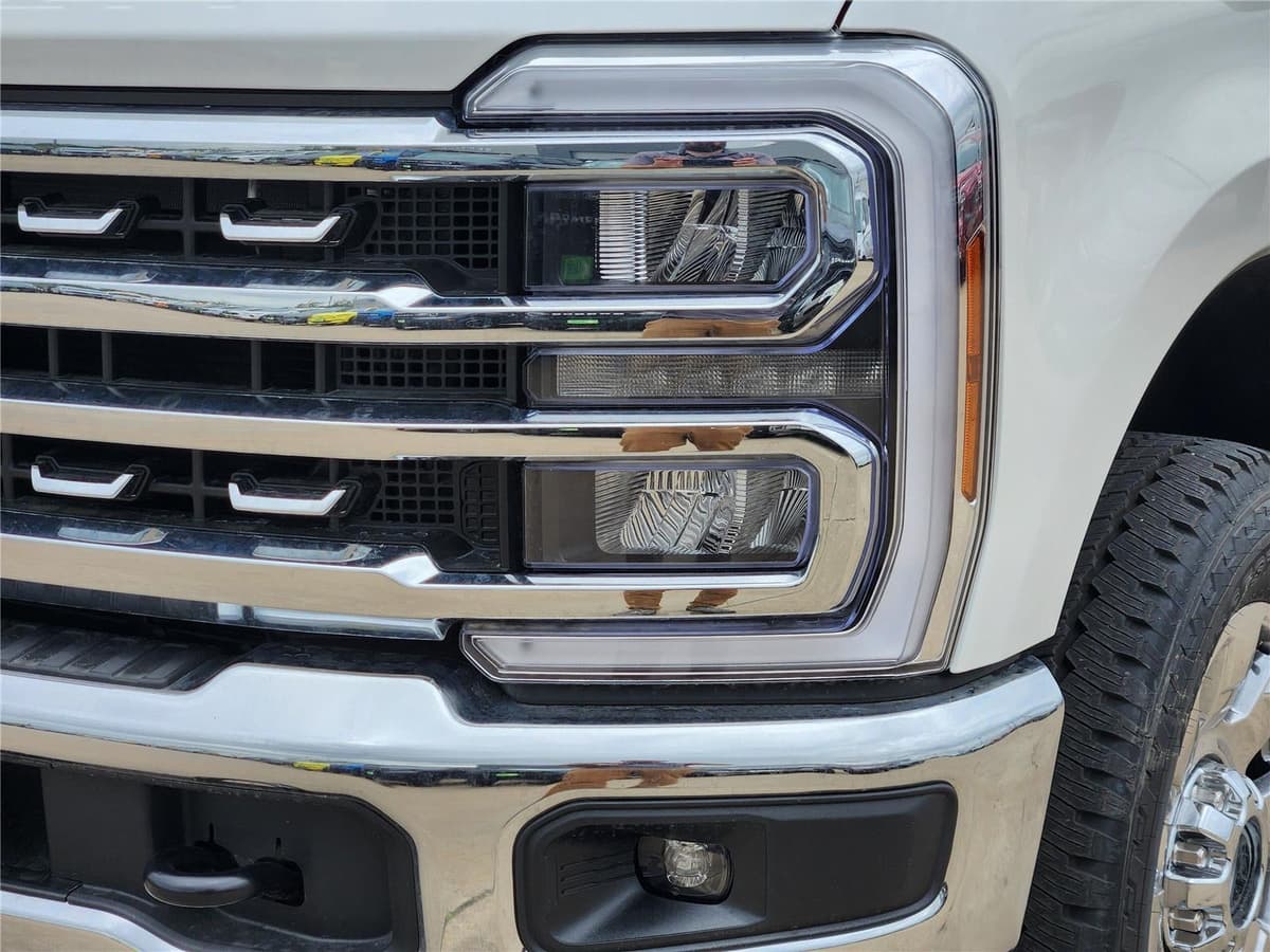 2026 Ford Super Duty F-250 - Image 5