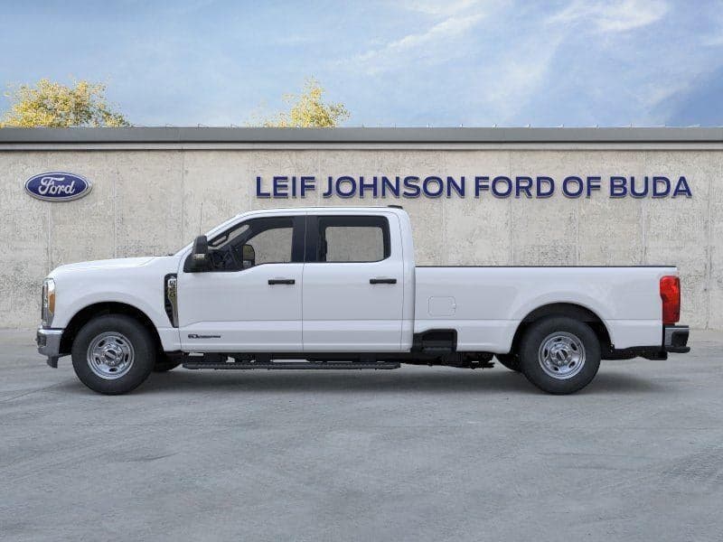 2026 Ford Super Duty F-350 - Image 3