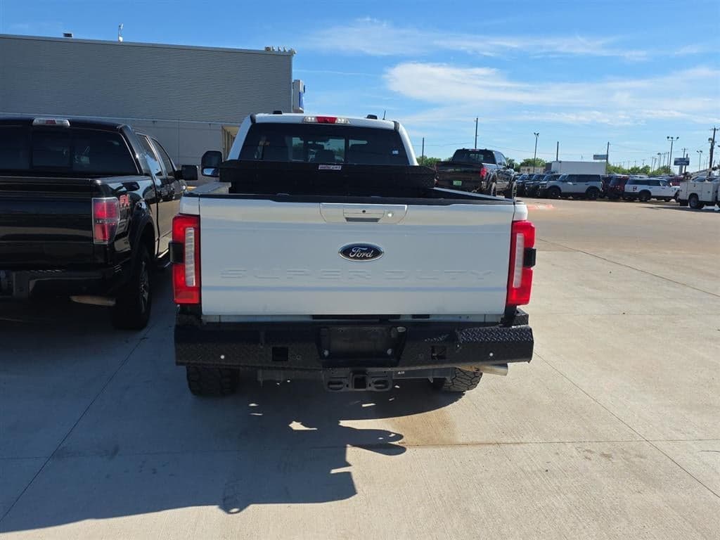 2023 Ford Super Duty F-350 - Image 4