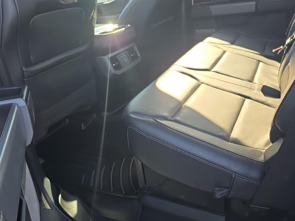 2023 Ford Super Duty F-350 - Image 7