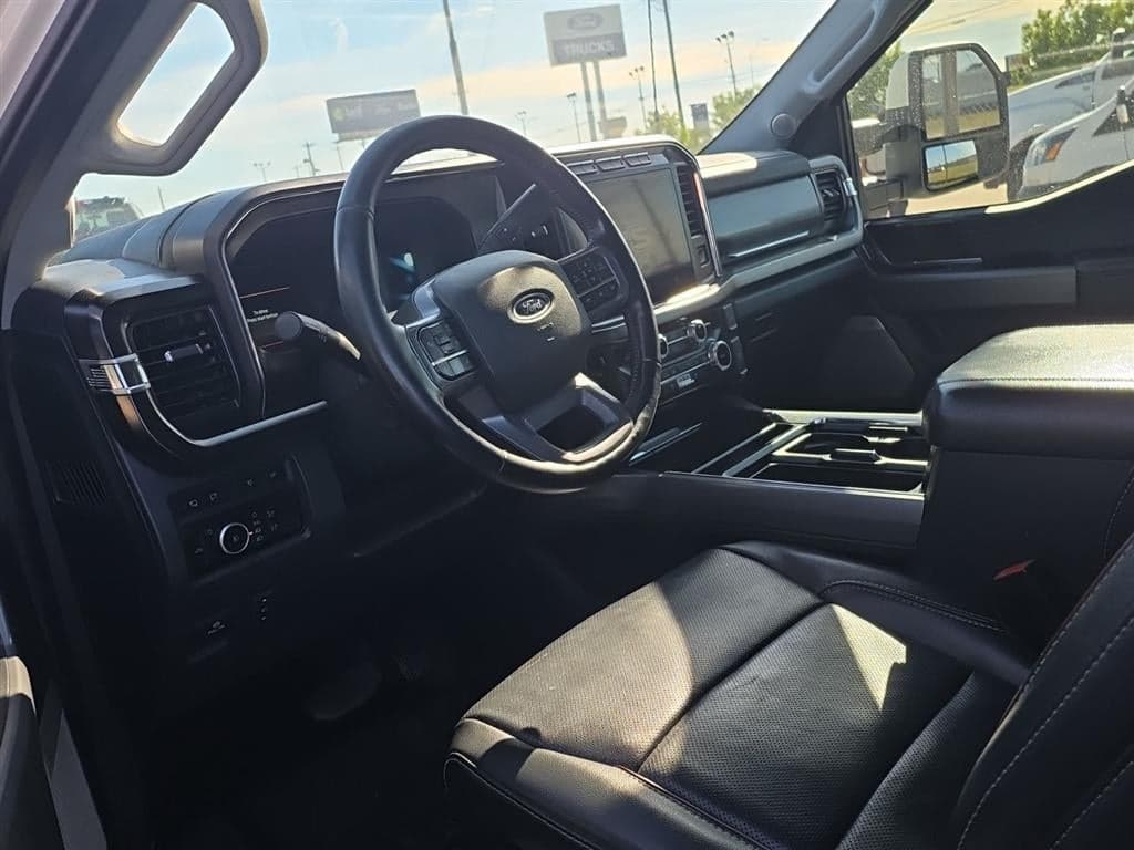 2023 Ford Super Duty F-350 - Image 8