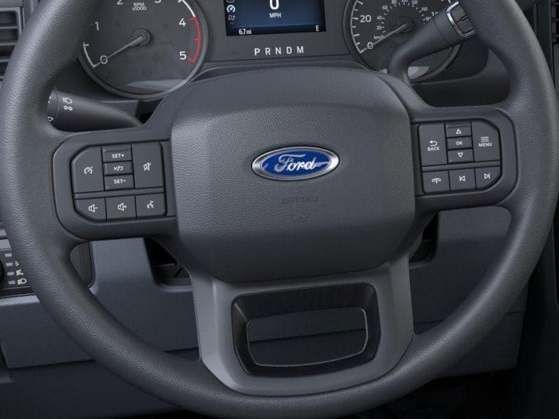 2025 Ford Super Duty F-350 - Image 12