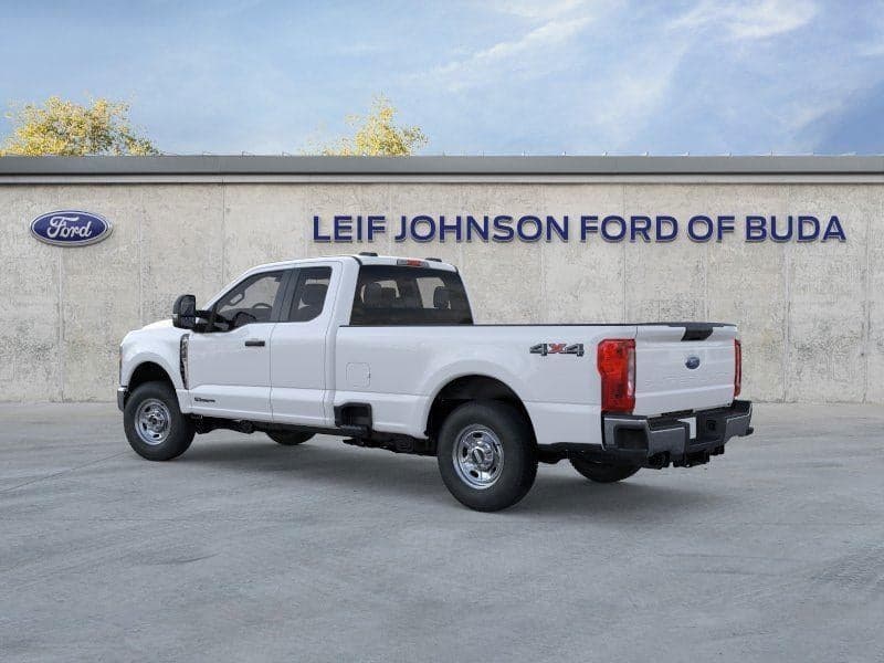 2025 Ford Super Duty F-350 - Image 4